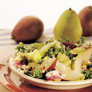 Mixed Green Salad with Pears and Blue Cheese