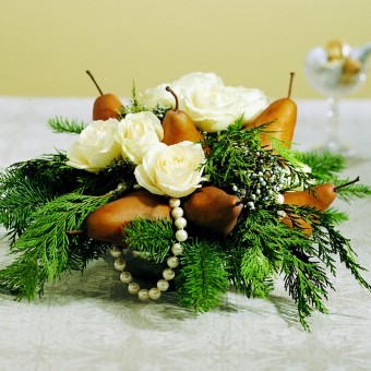 gold-and-white-centerpiece