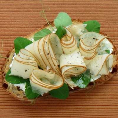 spring tartine pears