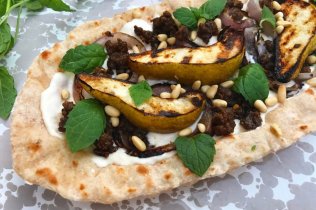 Pear, ground lamb and fresh mint flatbread