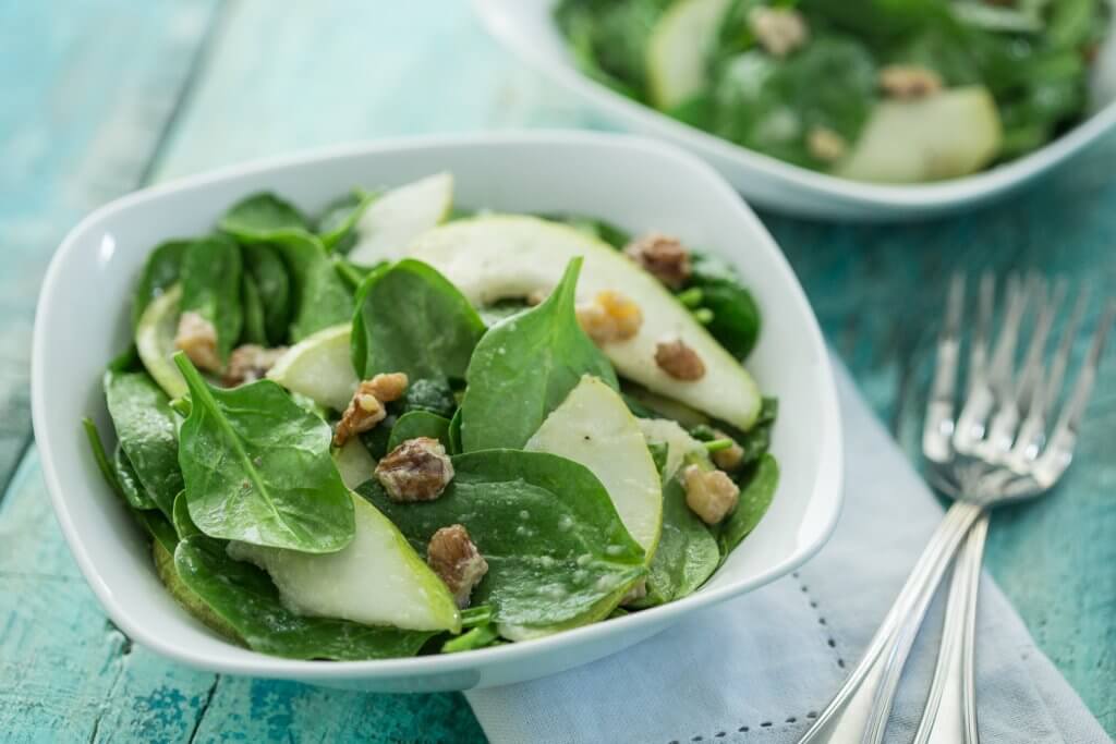 pear spinach and walnut salad