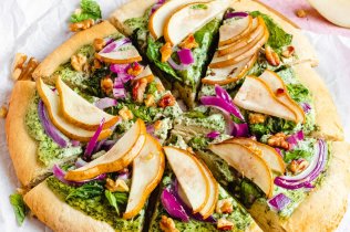 SPINACH AND KALE PEAR PIZZA